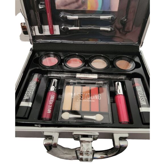 MissYoung Makeup Set - Picture 2 of 3
